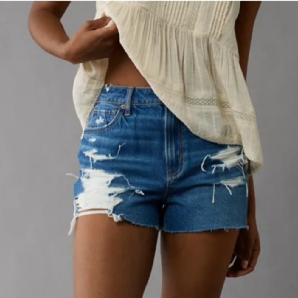 American Eagle Outfitters Strigid Ripped Denim Mom Shorts Cutoff Frayed Size 2